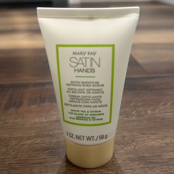 Mary Kay Satin Hands Smoothie Scrub - Picture 3 of 3
